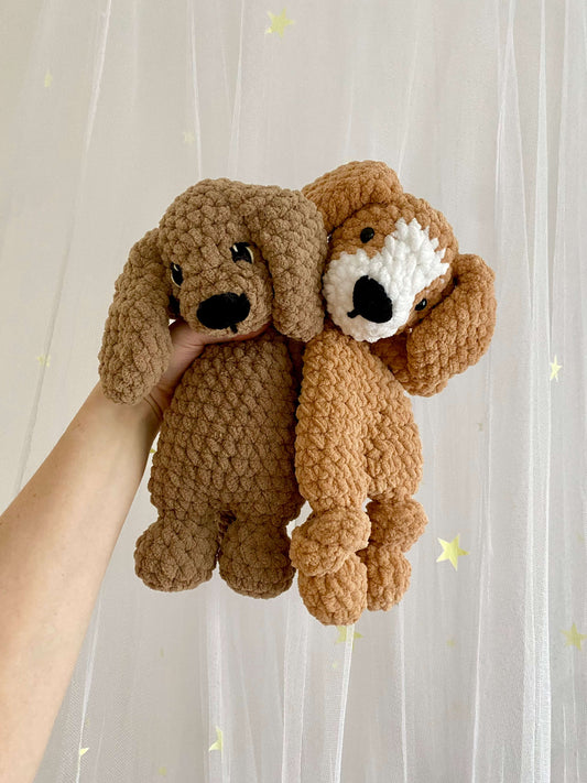 Chenille Yarn Retriever and Beagle Puppy Crochet Pattern – A detailed crochet design using super bulky yarn, creating a fluffy, comforting toy for children.