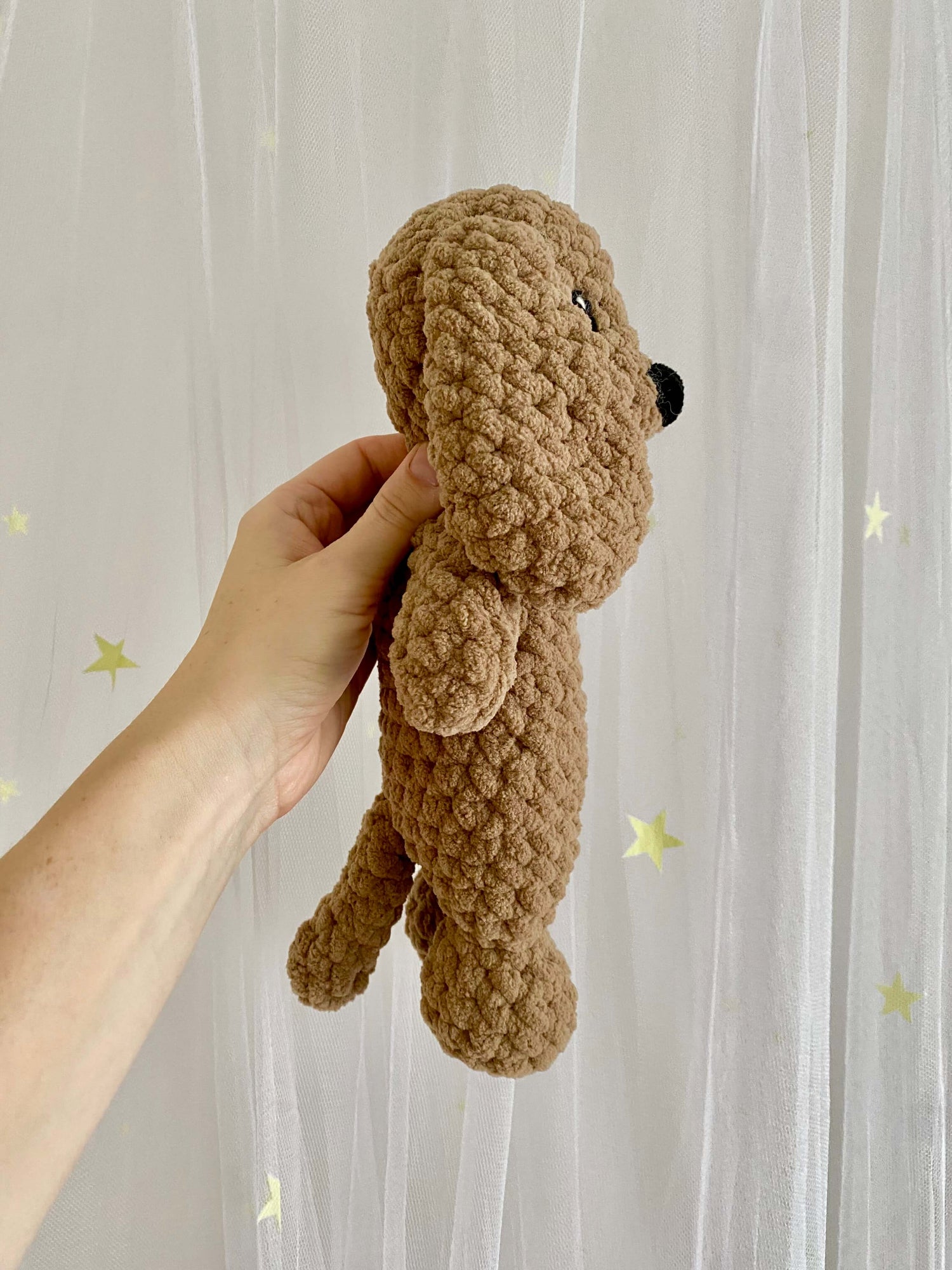 Amigurumi Retriever Puppy Crochet Pattern – A charming and plush crochet design with a super bulky texture, bringing a lovable stuffed dog to life.